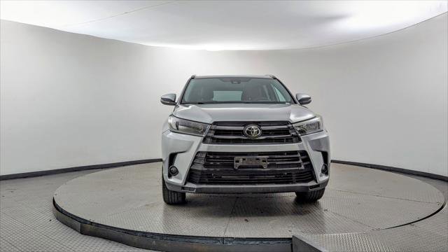 Used 2019 Toyota Highlander SE image 12