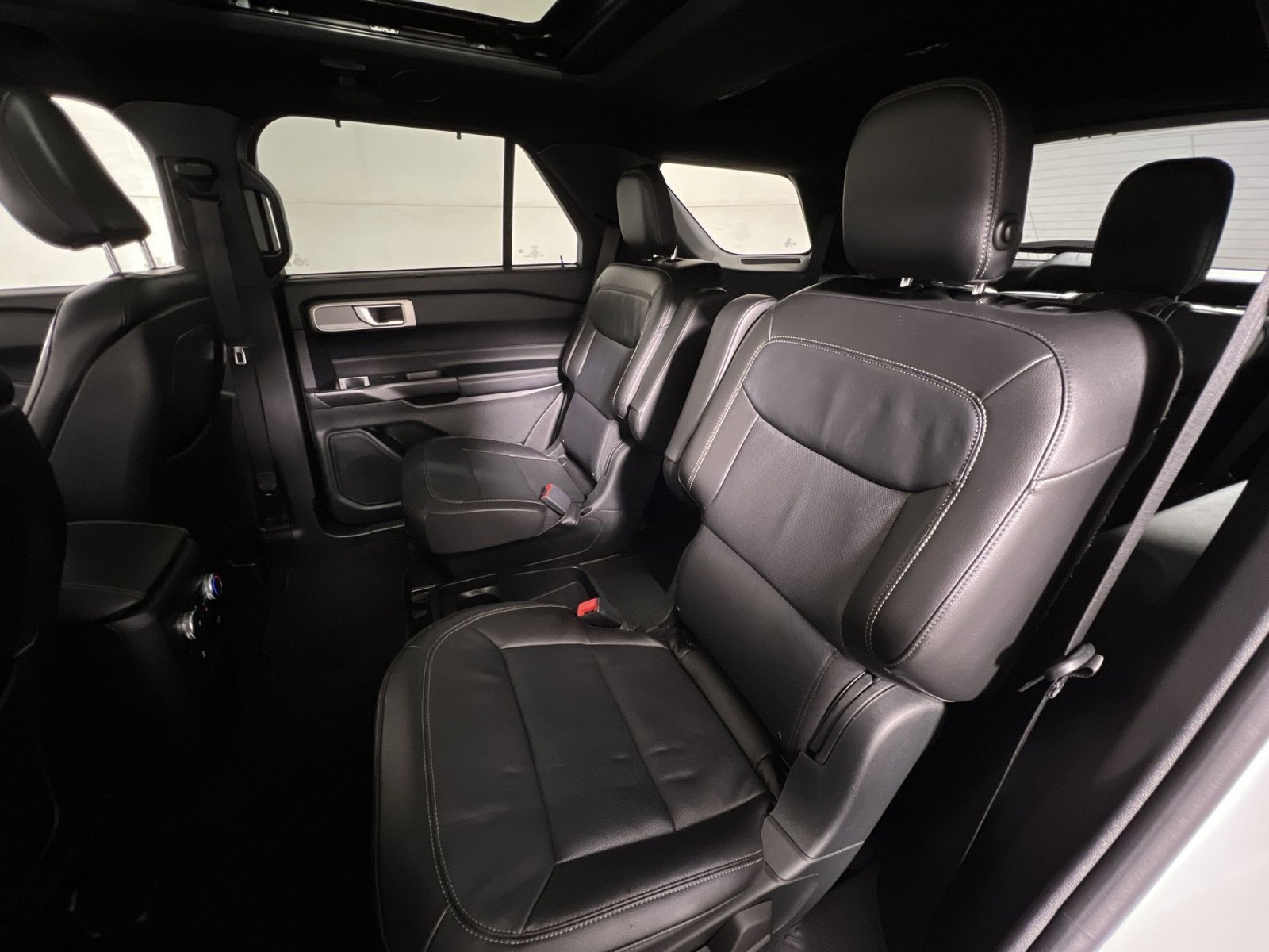 Used 2020 Ford Explorer Limited AWD/4WD image 25