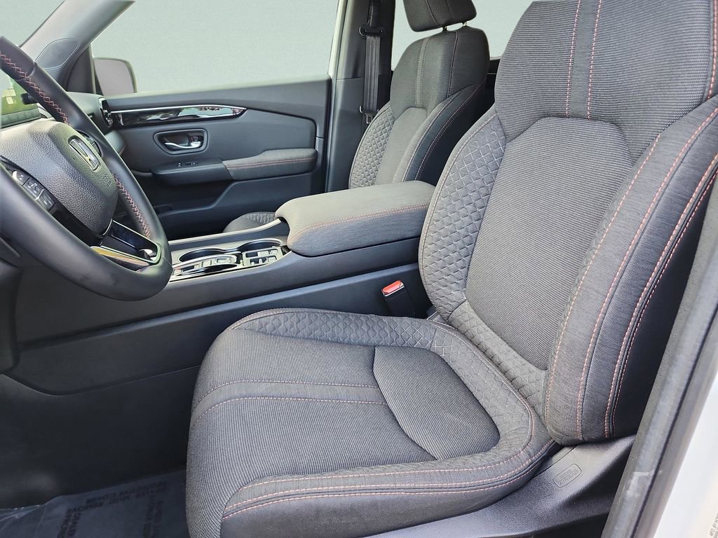 Used 2025 Honda Pilot Sport image 19