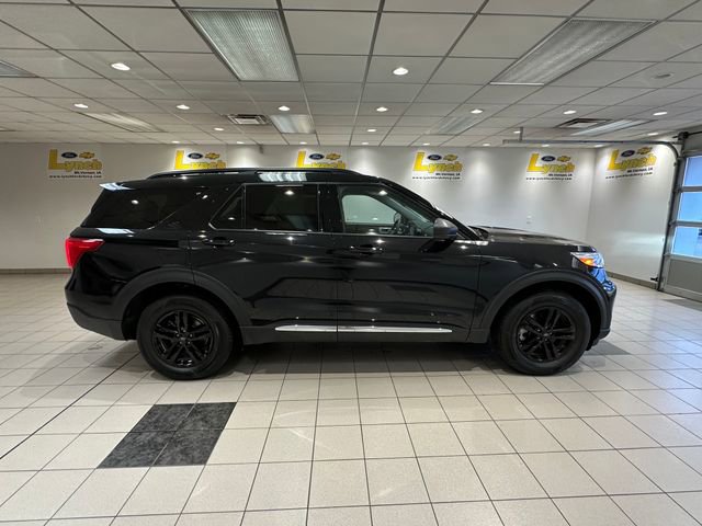 Certified 2024 Ford Explorer XLT w/ Equipment Group 202A AWD/4WD image 3