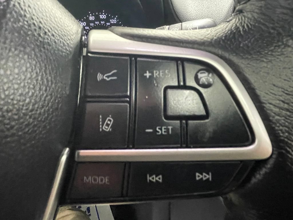 Used 2023 Toyota Sienna XLE FWD image 28