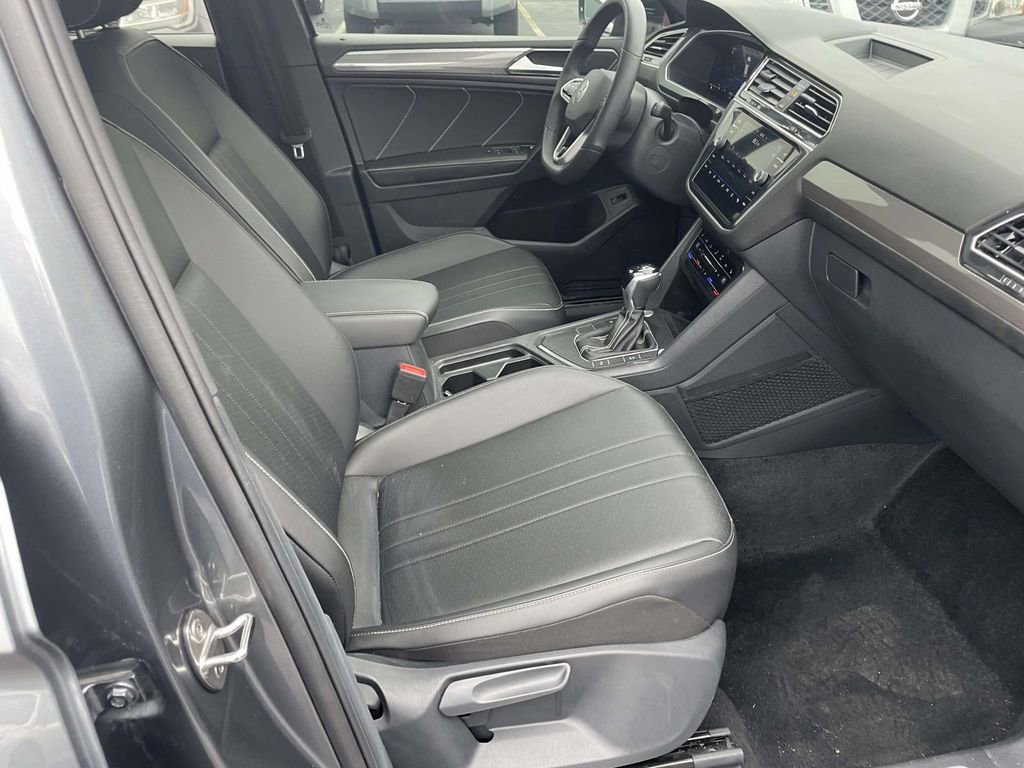 Used 2024 Volkswagen Tiguan SE R-Line w/ MDO Package, Three-Row image 48