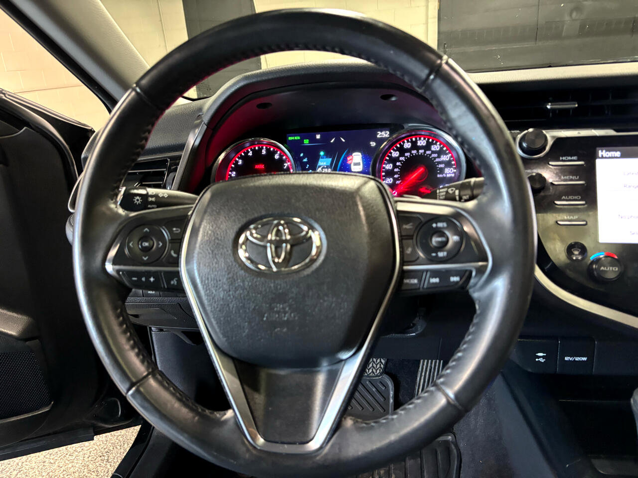 Used 2019 Toyota Camry XSE image 13
