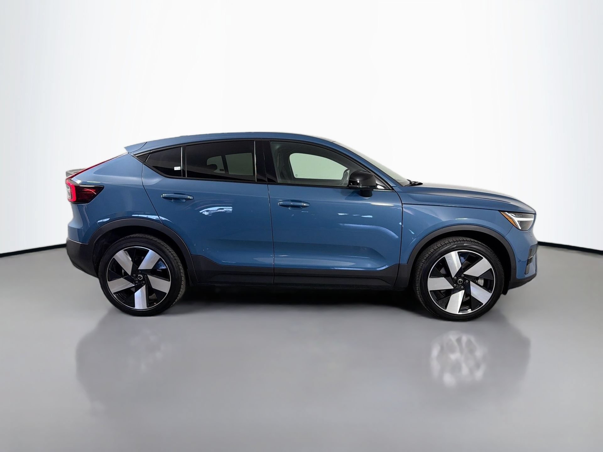 Certified 2023 Volvo C40 P8 Recharge Ultimate AWD/4WD image 5