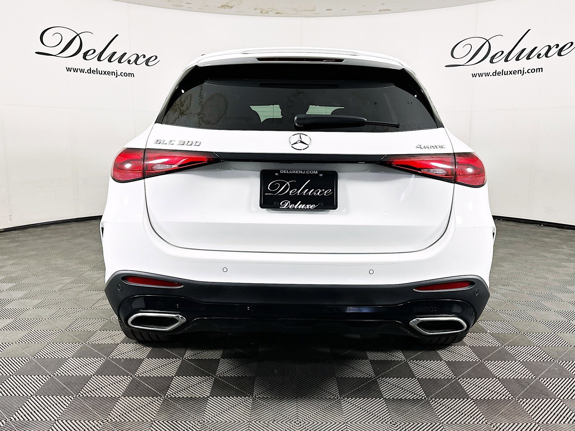 Used 2025 Mercedes-Benz GLC 300 4MATIC image 5