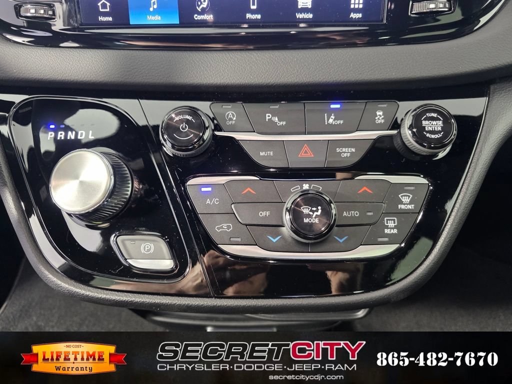 New 2026 Chrysler Voyager LX FWD image 22