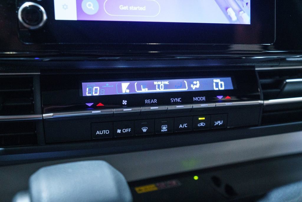 Certified 2026 Toyota Sienna LE FWD image 25