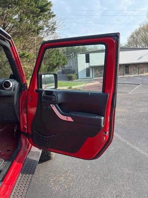 Used 2012 Jeep Wrangler Sahara w/ Connectivity Group image 18