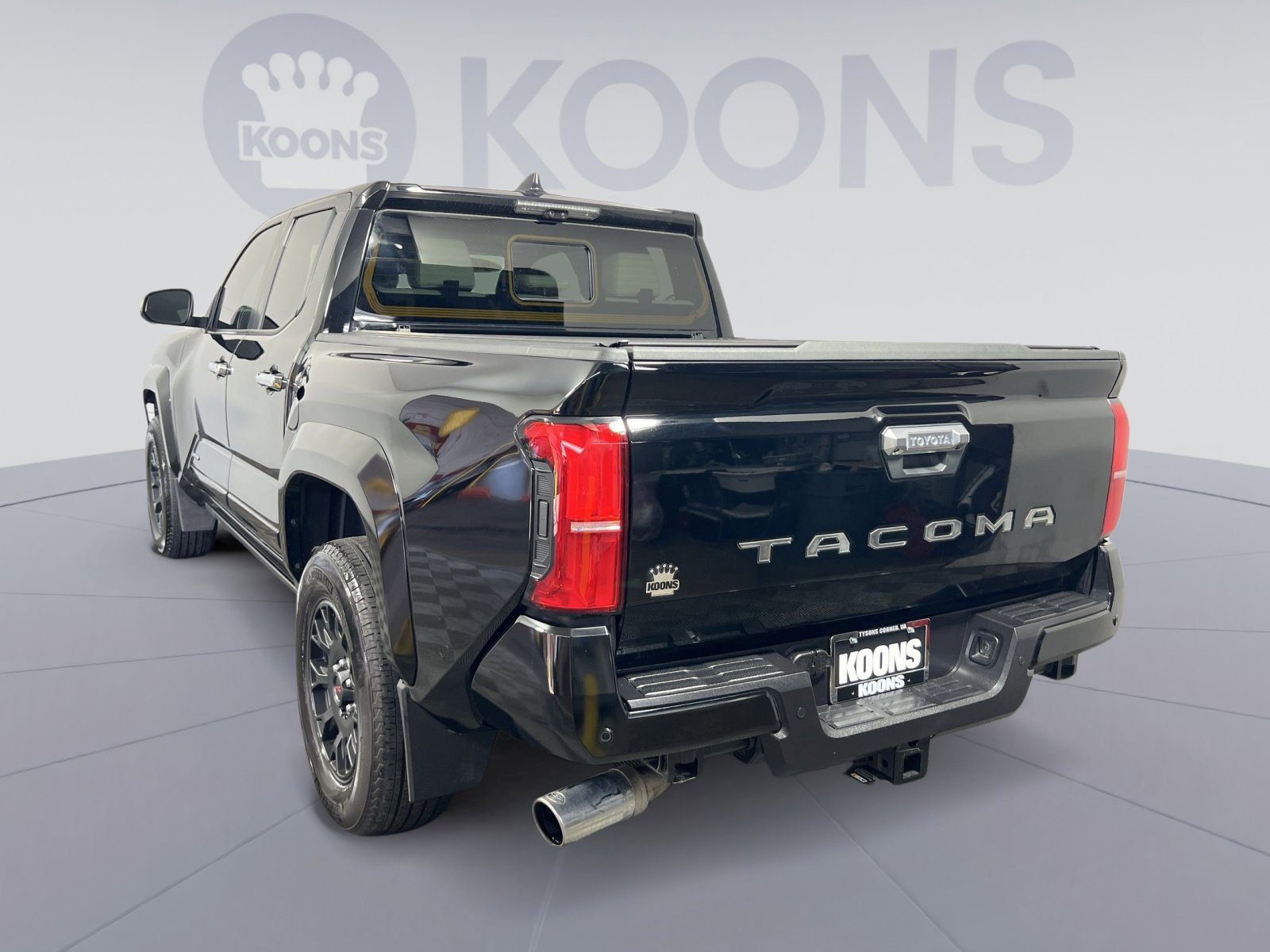 Used 2024 Toyota Tacoma Limited w/ Limited Package (LT) image 4