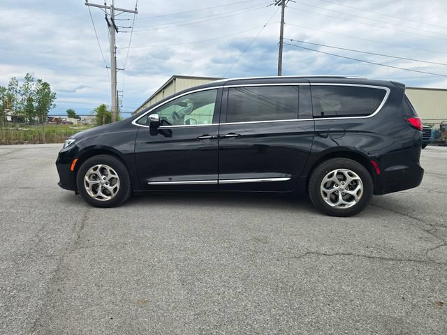 Used 2021 Chrysler Pacifica Limited w/ Premium & Safety Sphere Group AWD/4WD image 6