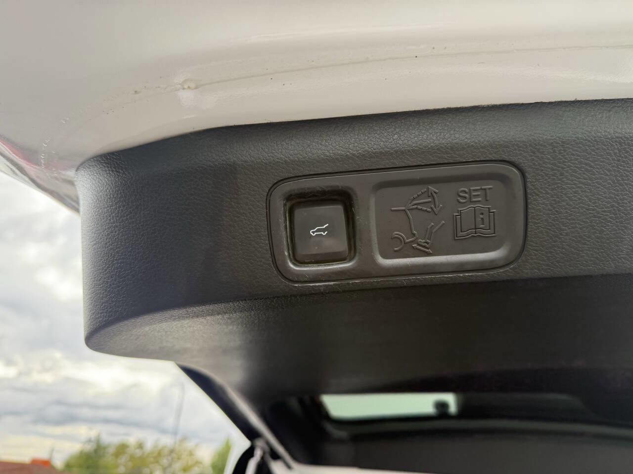 Used 2020 Ford Expedition Limited image 11
