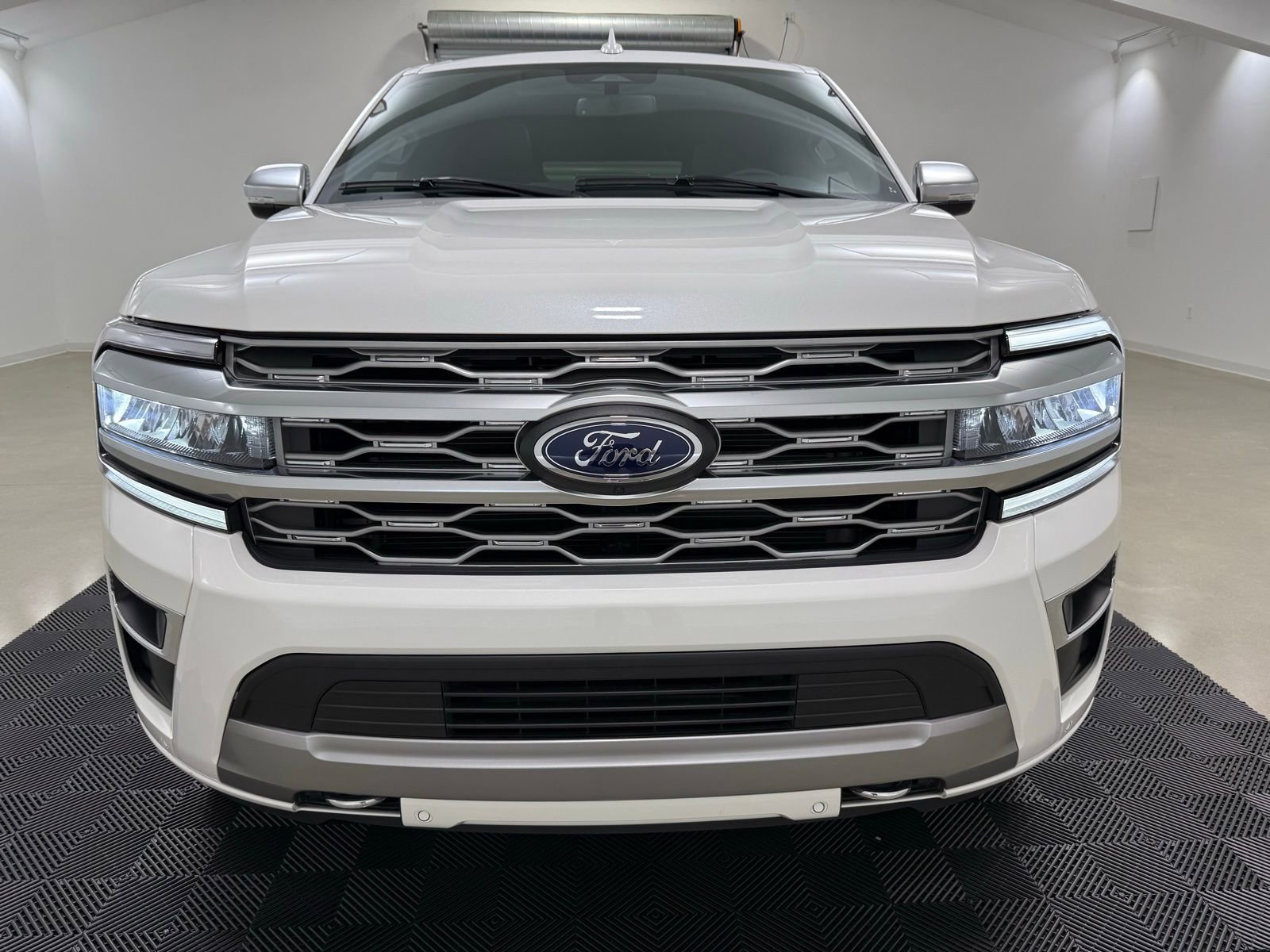 Used 2024 Ford Expedition Max Platinum image 2