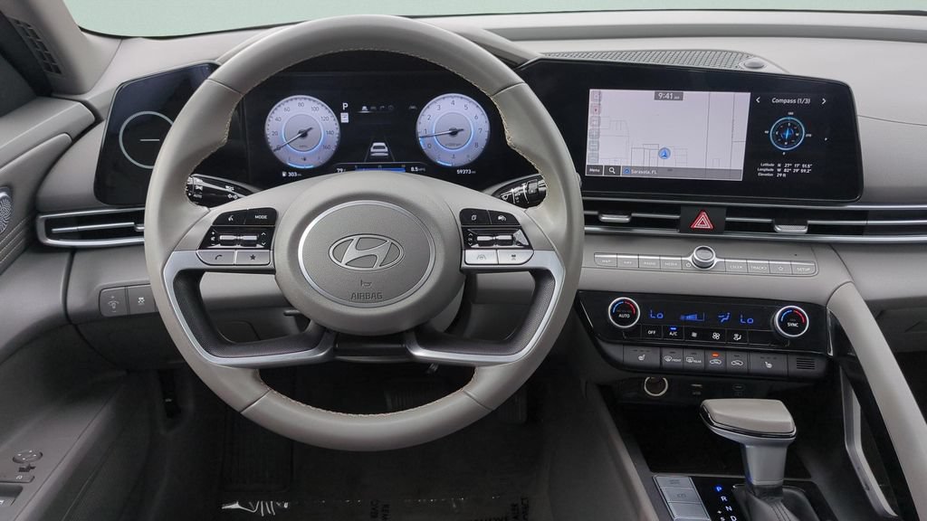 Used 2025 Hyundai Elantra SEL FWD image 11