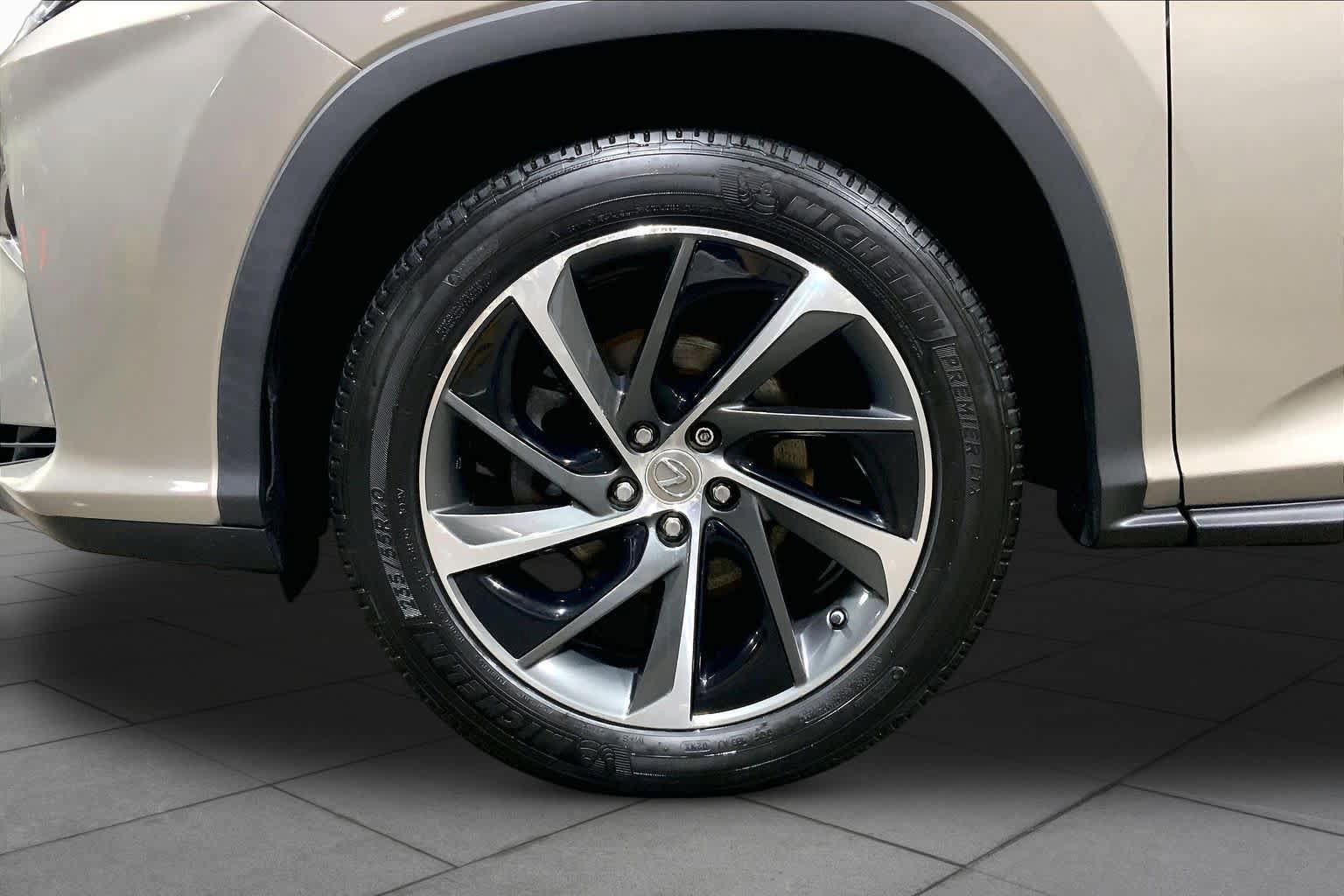 Used 2017 Lexus RX 450h AWD w/ Luxury Package image 11