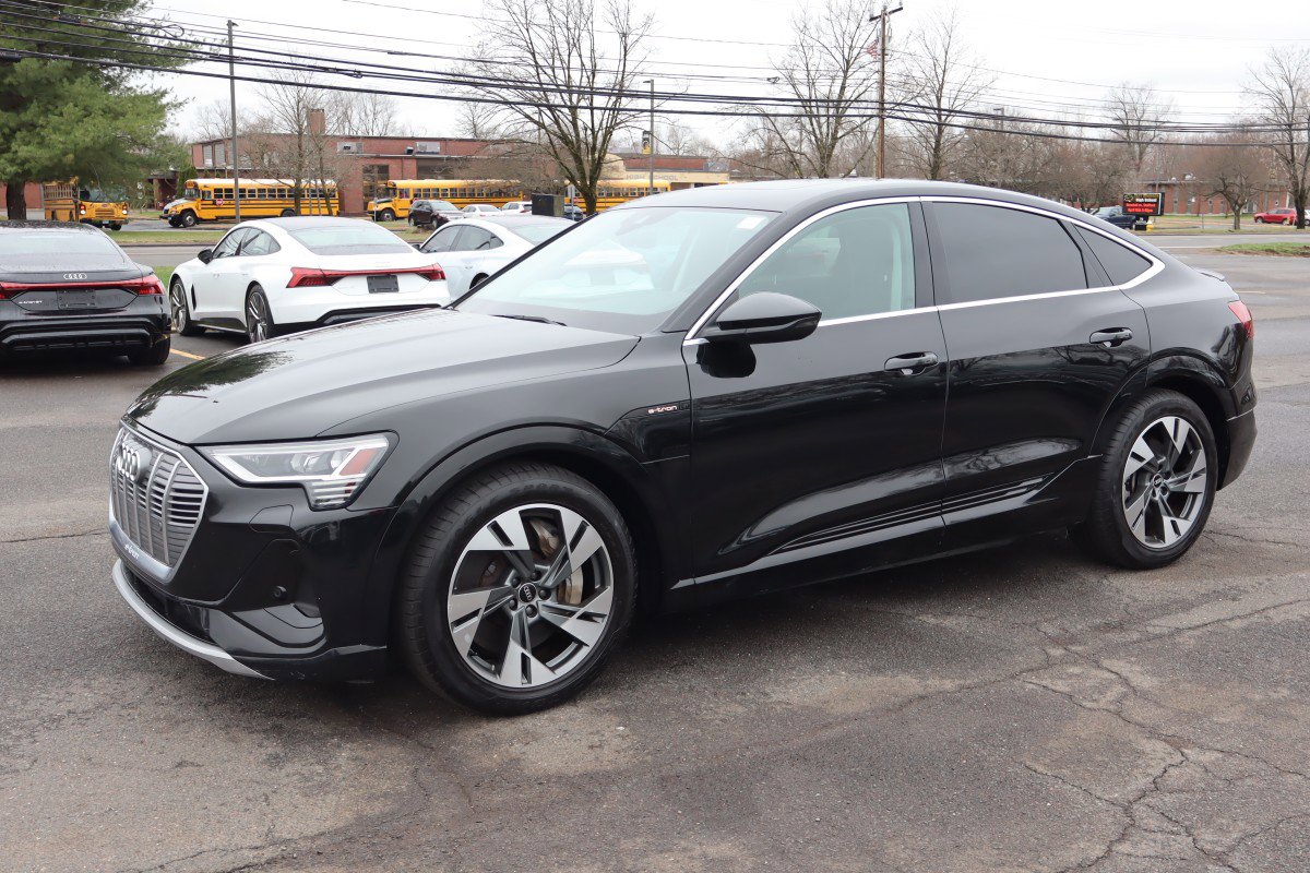 Used 2021 Audi e-tron Premium image 1