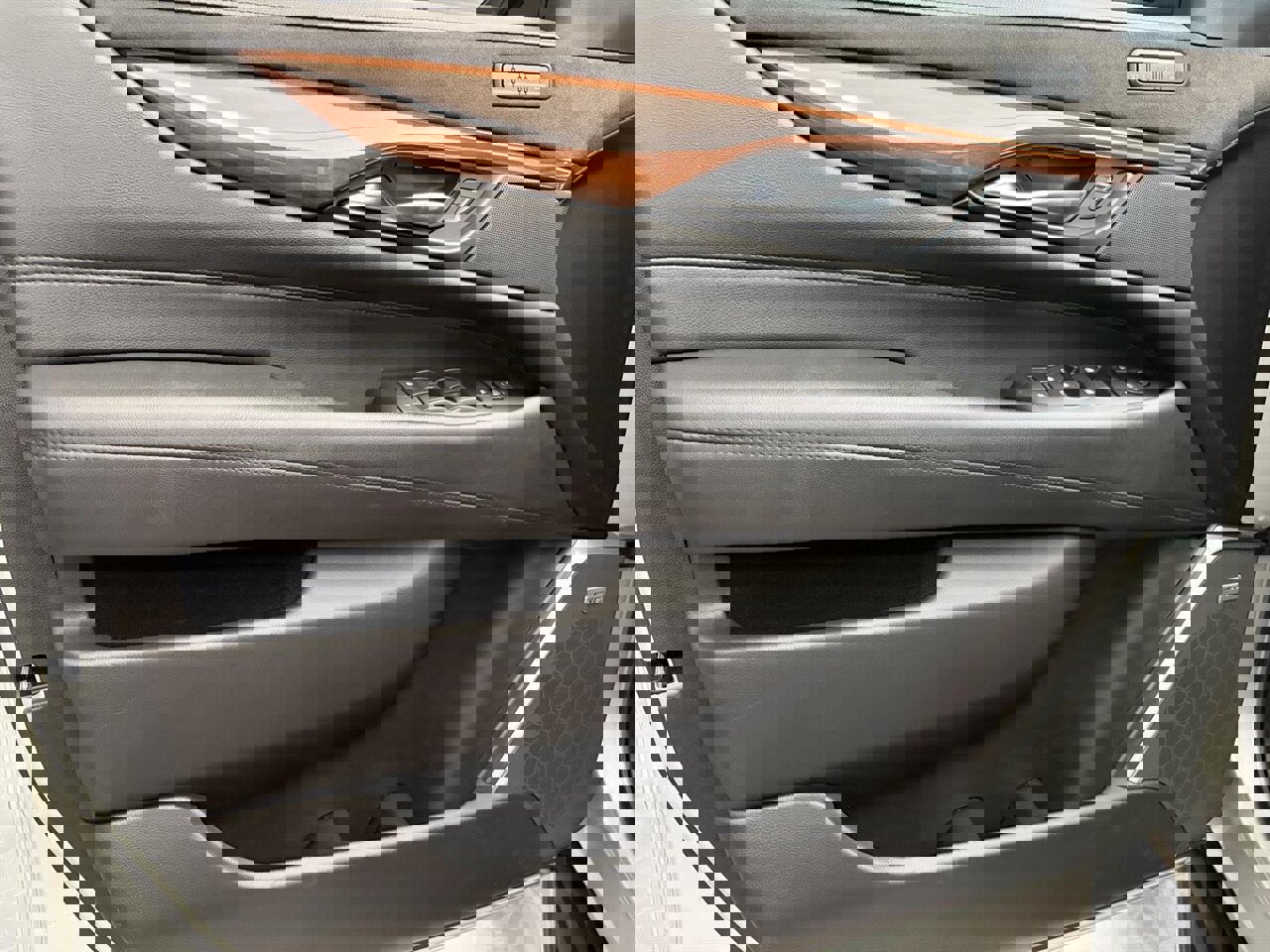 Used 2020 Cadillac Escalade Luxury image 12