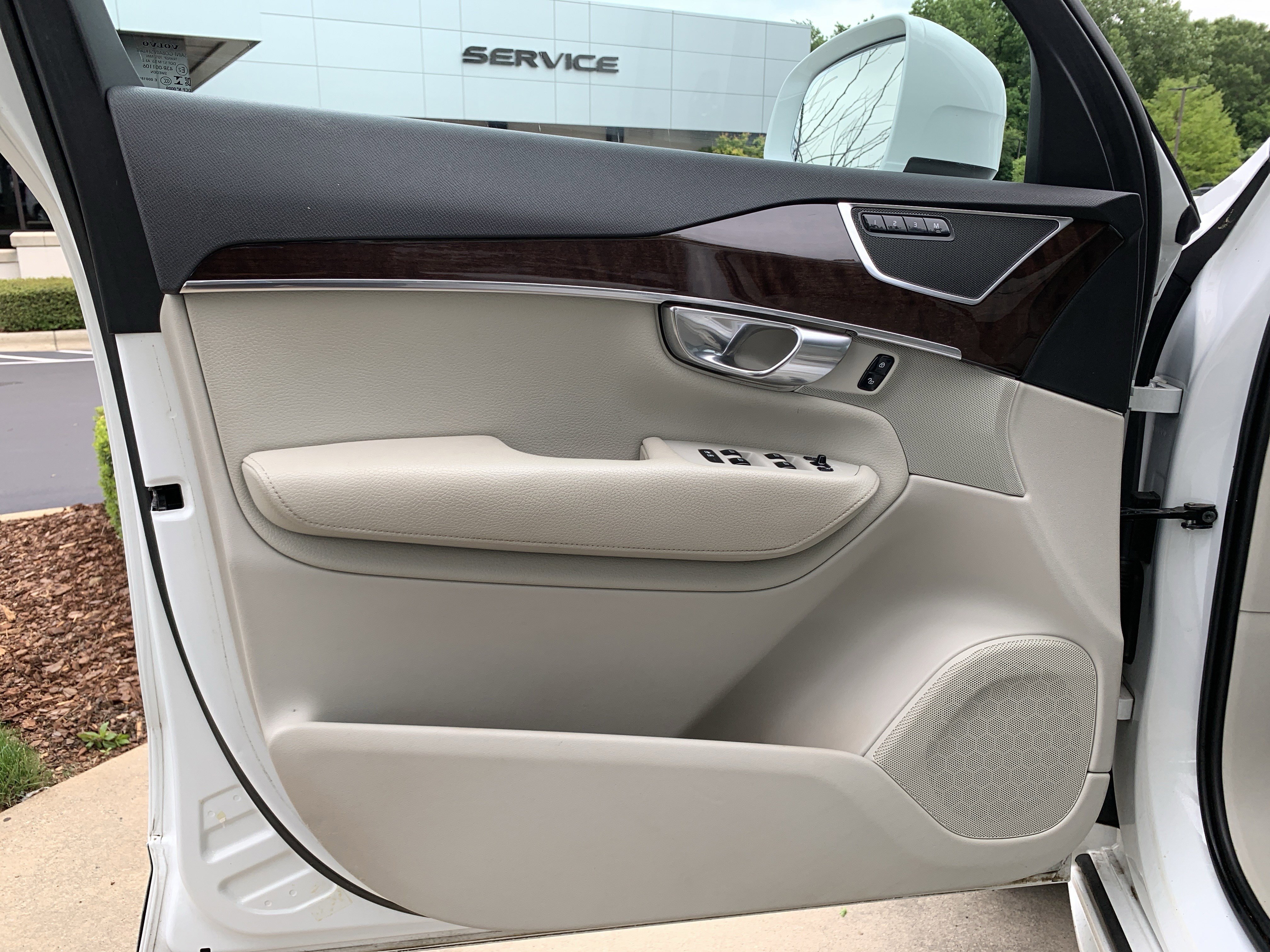 Used 2019 Volvo XC90 T6 Momentum w/ Advanced Package AWD/4WD image 14