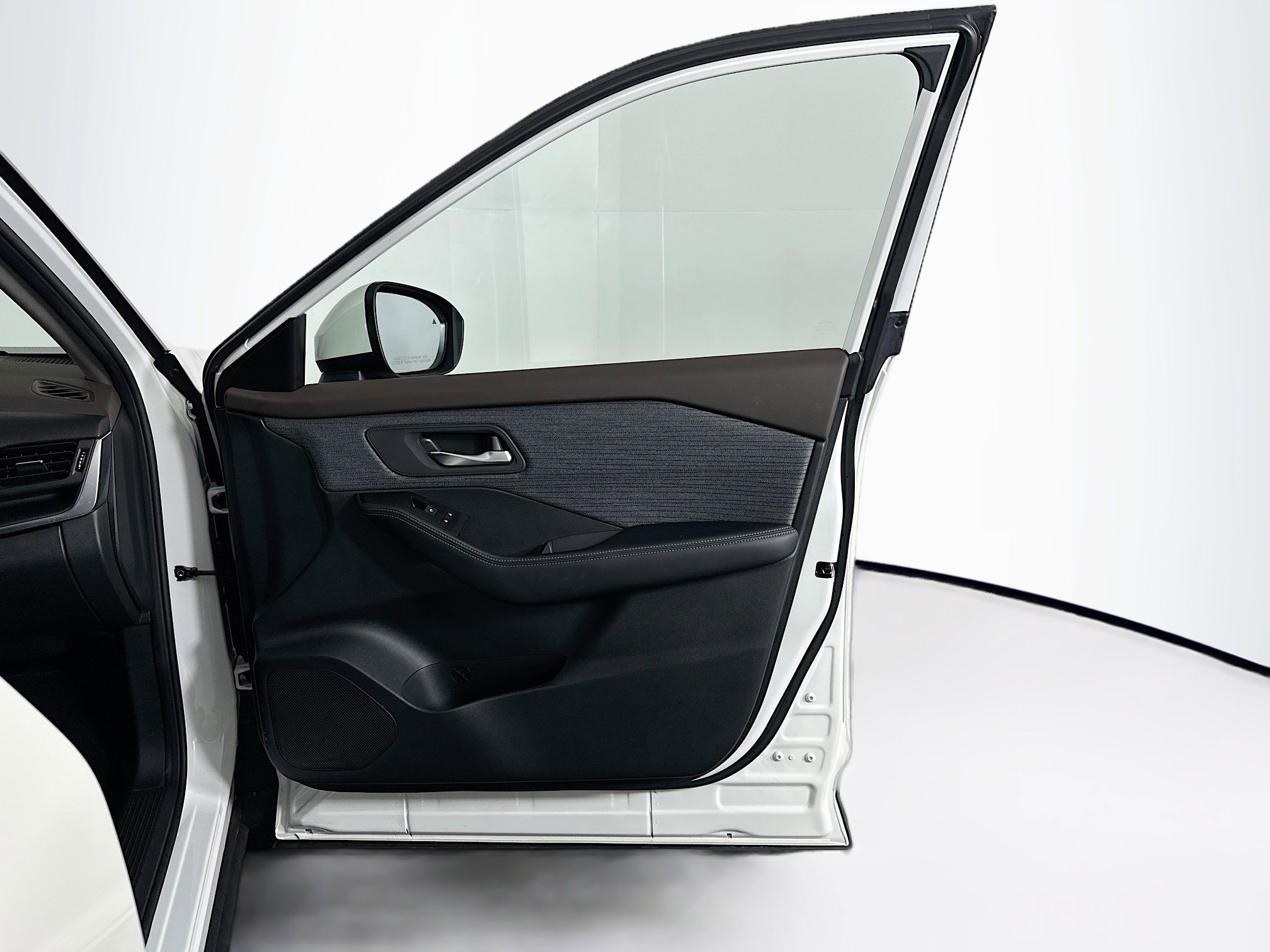 Used 2023 Nissan Rogue SV AWD/4WD image 30