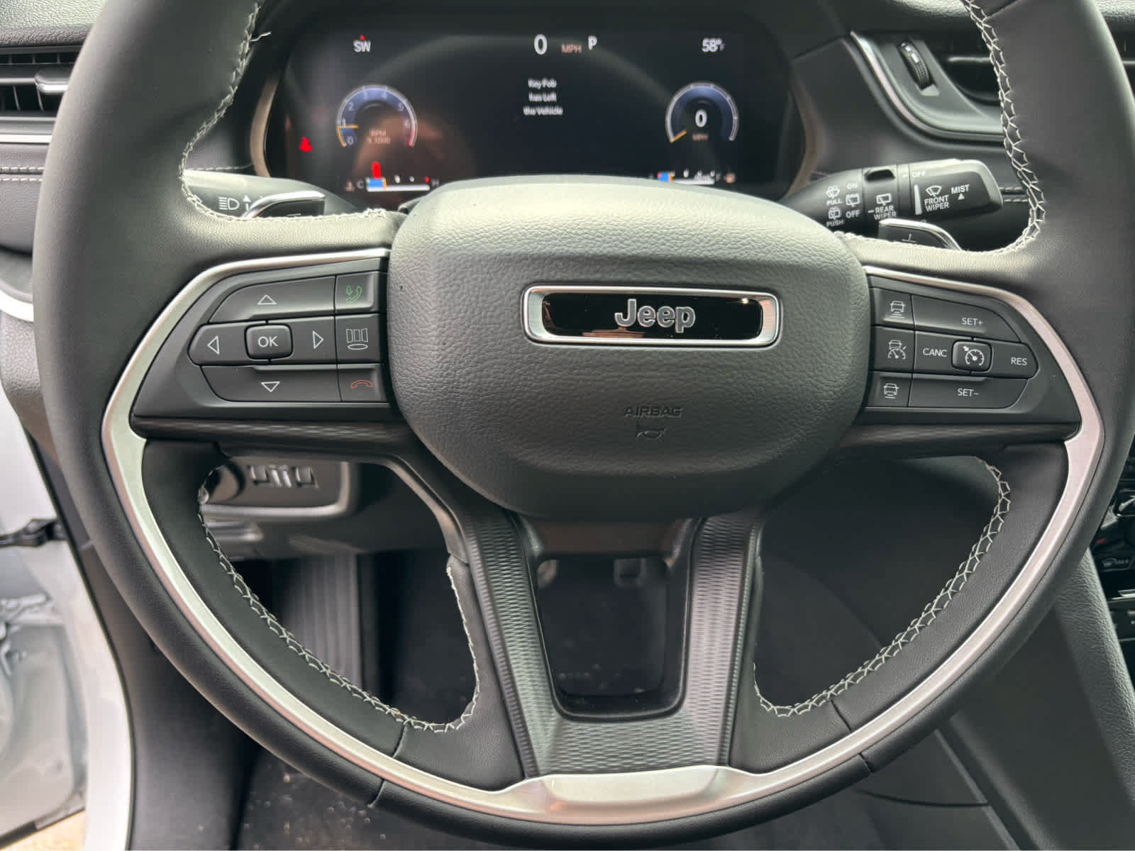 Used 2025 Jeep Grand Cherokee Laredo RWD image 23