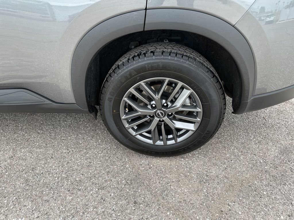 Used 2024 Nissan Rogue S image 12