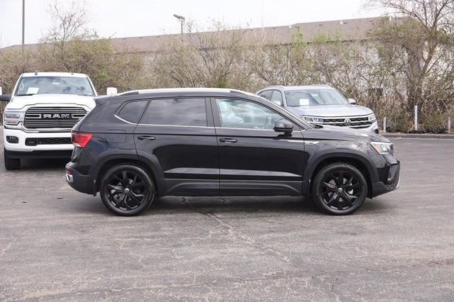 Certified 2023 Volkswagen Taos SE w/ Panoramic Sunroof Package image 5