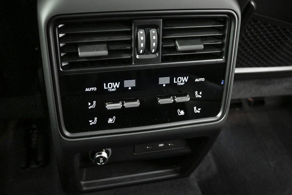 Certified 2025 Porsche Cayenne Coupe image 16