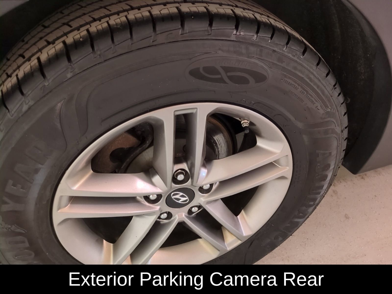 Used 2017 Hyundai Santa Fe Sport image 2