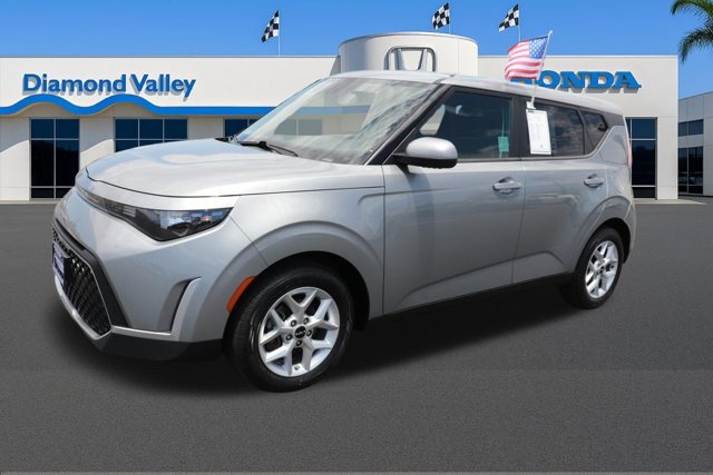 Used 2023 Kia Soul LX w/ Option Group 015 FWD image 3