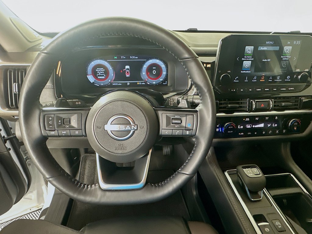 Used 2025 Nissan Pathfinder Platinum FWD image 11