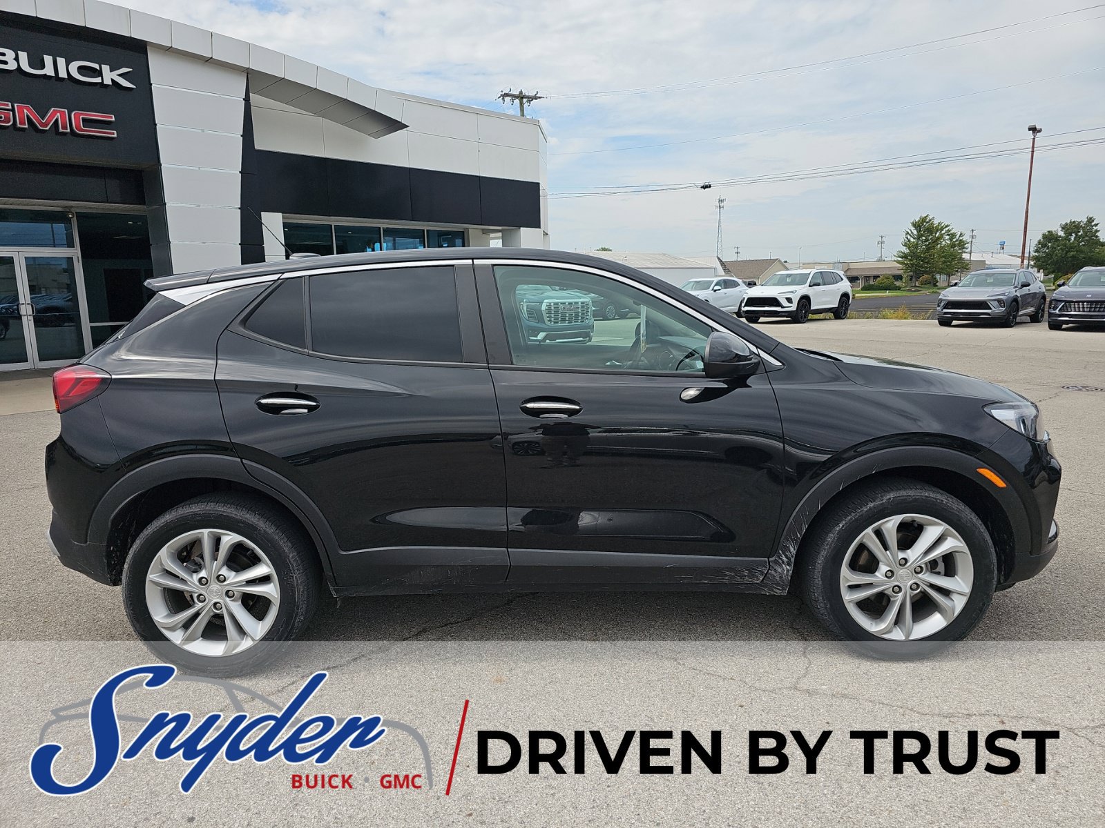 Used 2023 Buick Encore GX Preferred w/ Cold Weather Comfort Package AWD/4WD image 8