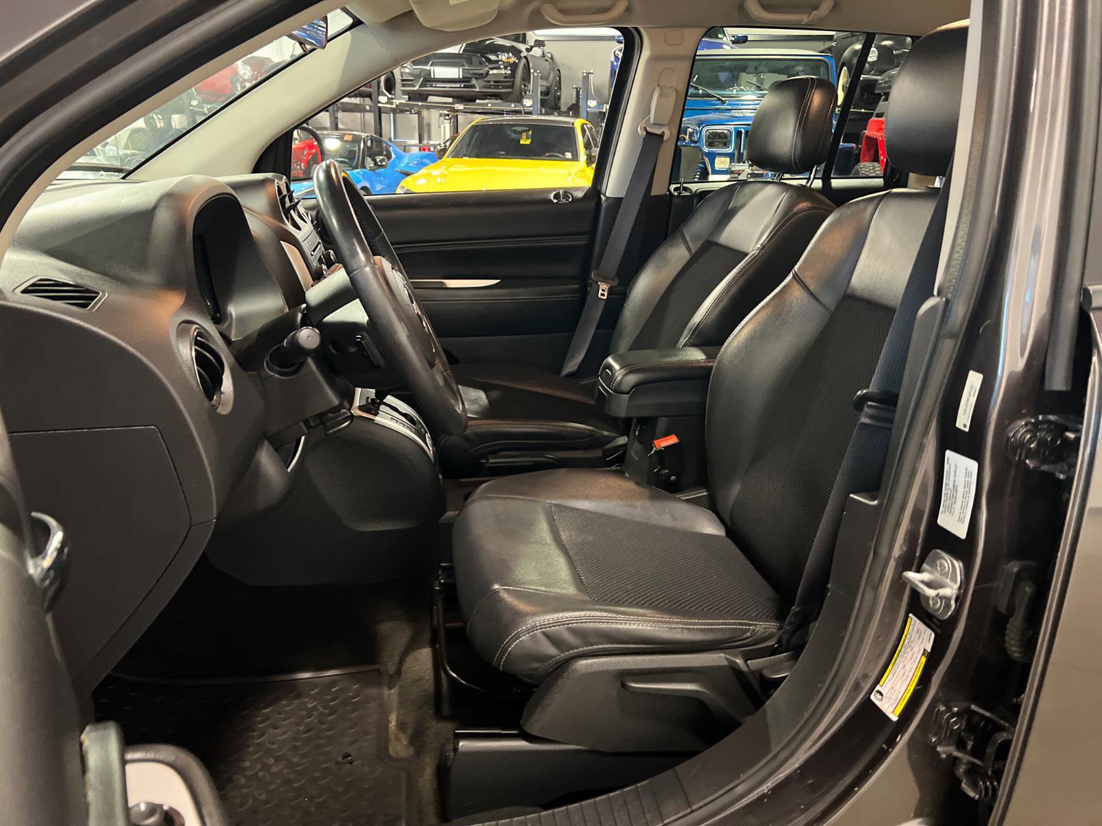 Used 2014 Jeep Compass Latitude AWD/4WD image 9