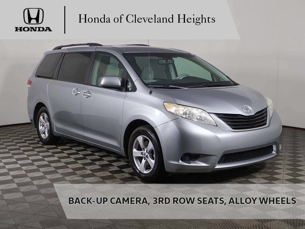 Used 2011 Toyota Sienna LE w/ Towing Pkg FWD image 1
