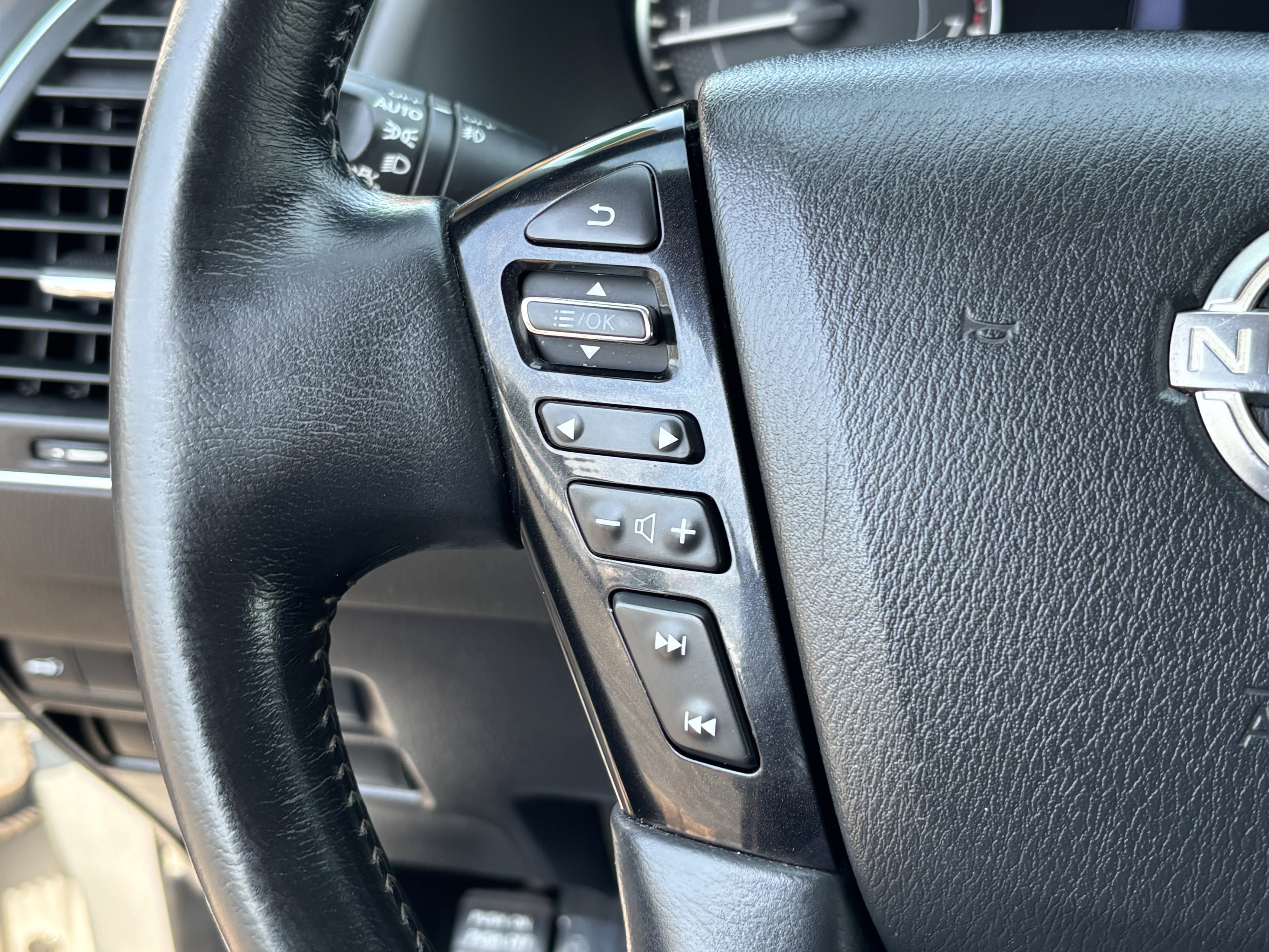 Used 2021 Nissan Armada SL w/ Captain's Chairs Package RWD image 31