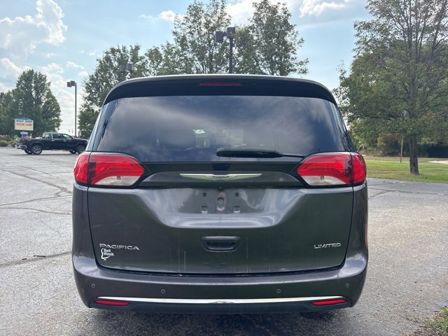 Used 2017 Chrysler Pacifica Limited w/ UConnect Theater Package image 4