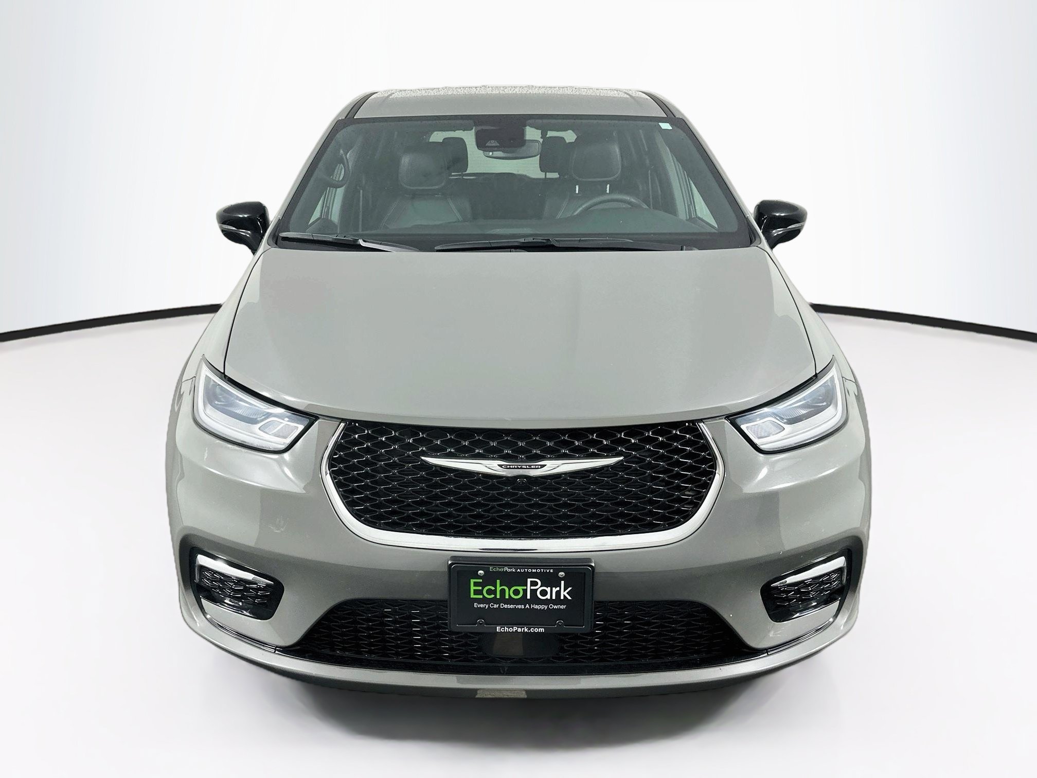 Used 2025 Chrysler Pacifica Select FWD image 2