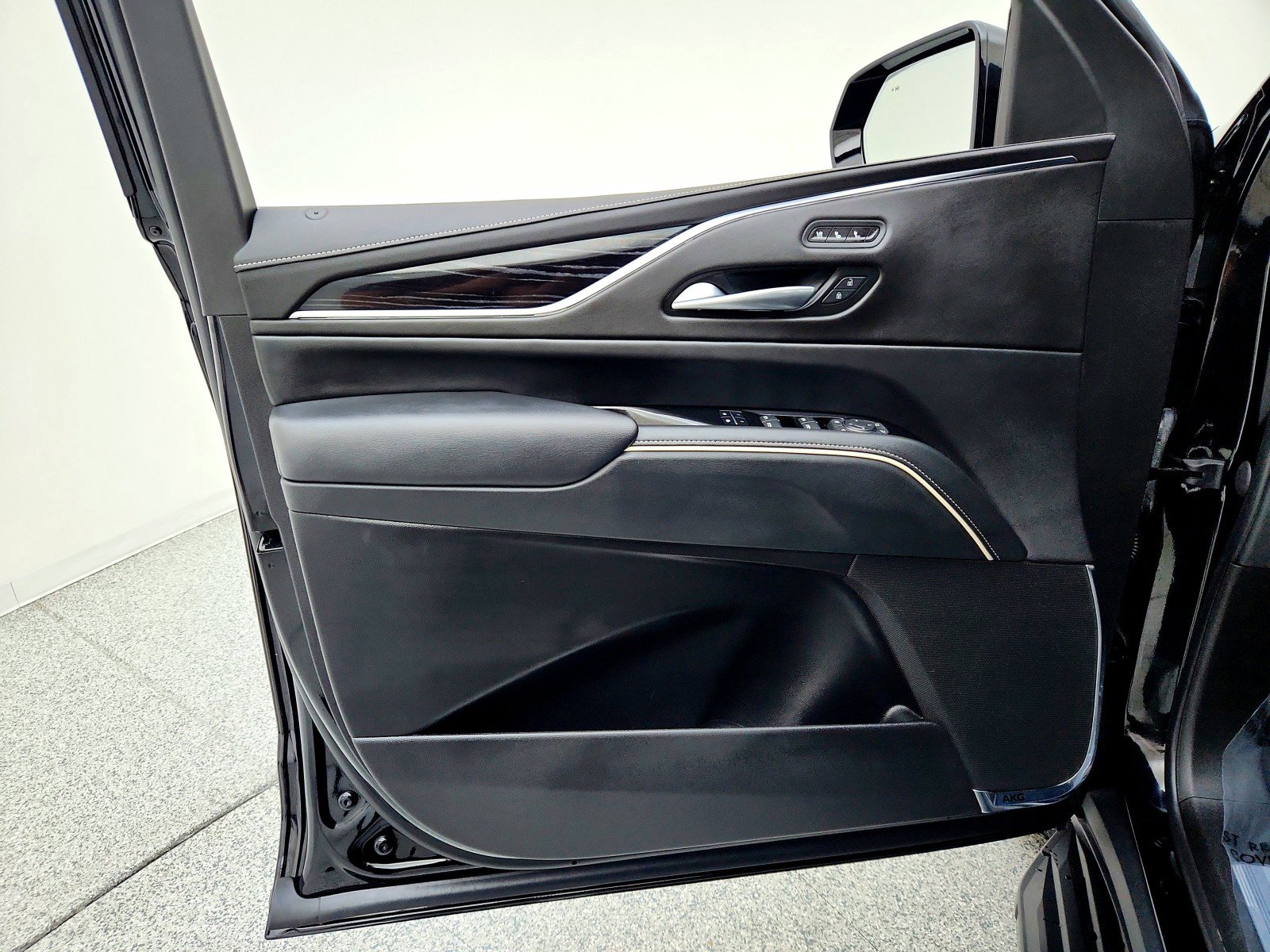 Used 2023 Cadillac Escalade Sport w/ LPO, ONYX Package image 21