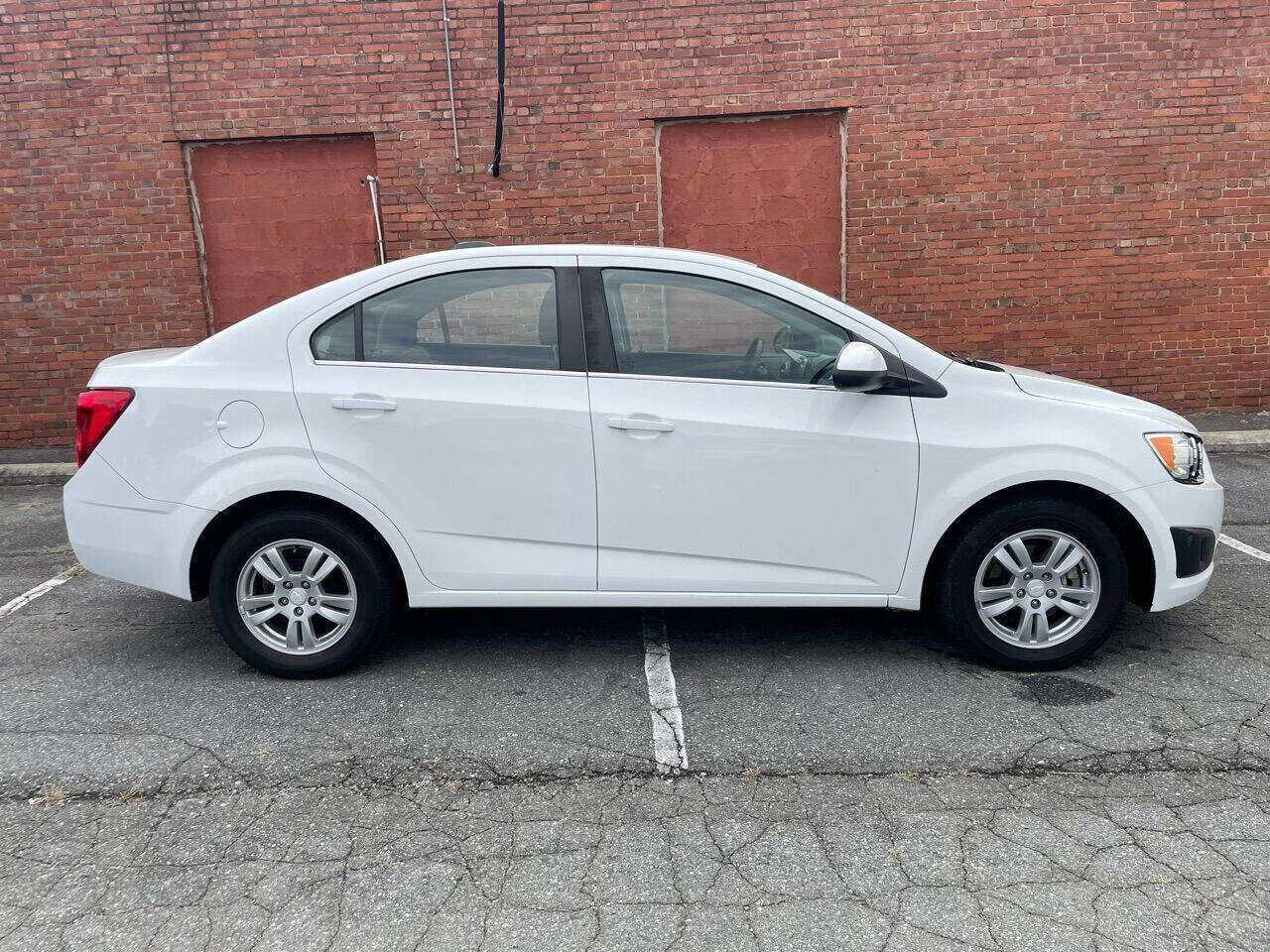 Used 2016 Chevrolet Sonic LT image 2