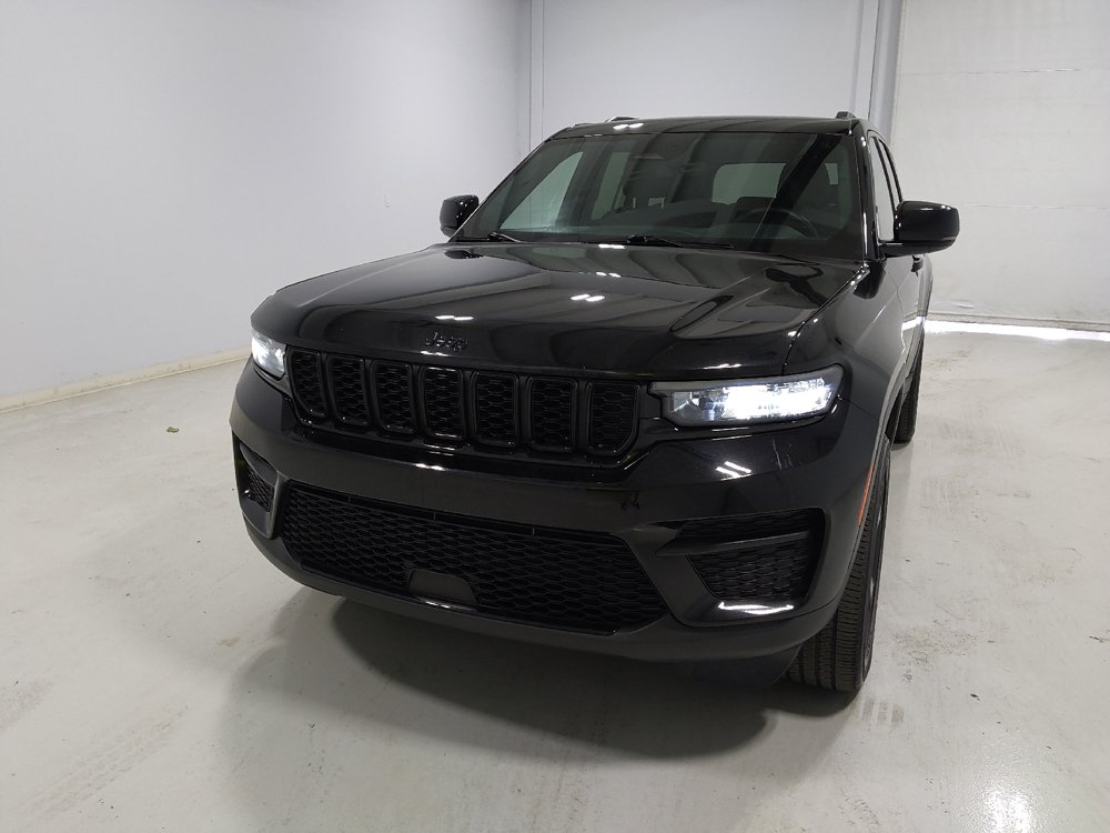 Used 2022 Jeep Grand Cherokee Altitude AWD/4WD image 15