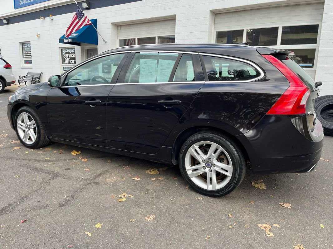 Used 2015 Volvo V60 T5 Platinum image 2