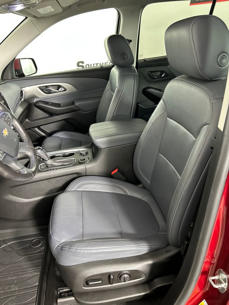 Used 2020 Chevrolet Traverse LT w/ LT Premium Package image 12