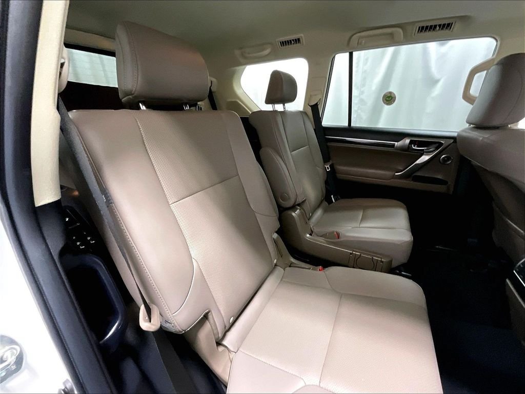 Used 2022 Lexus GX 460 Premium w/ Accessory Package AWD/4WD image 16