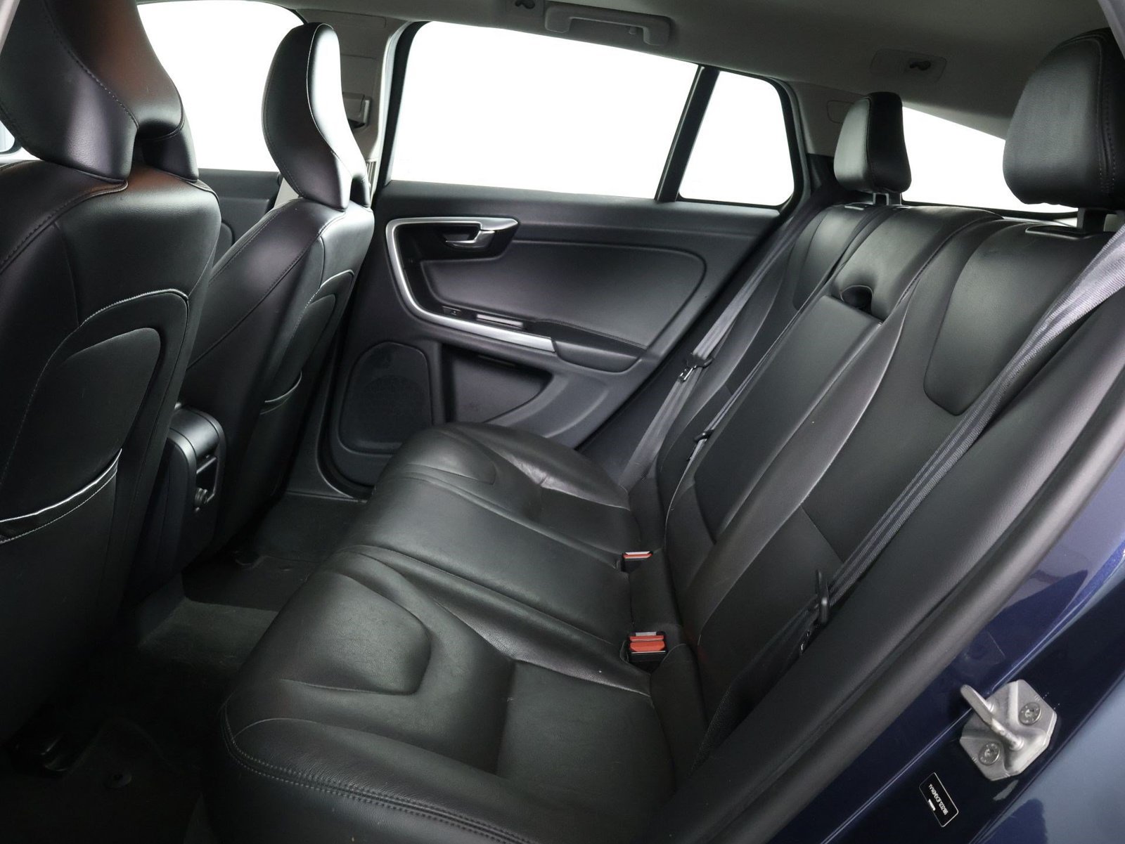 Used 2015 Volvo V60 T5 Premier w/ Convenience Package FWD image 32