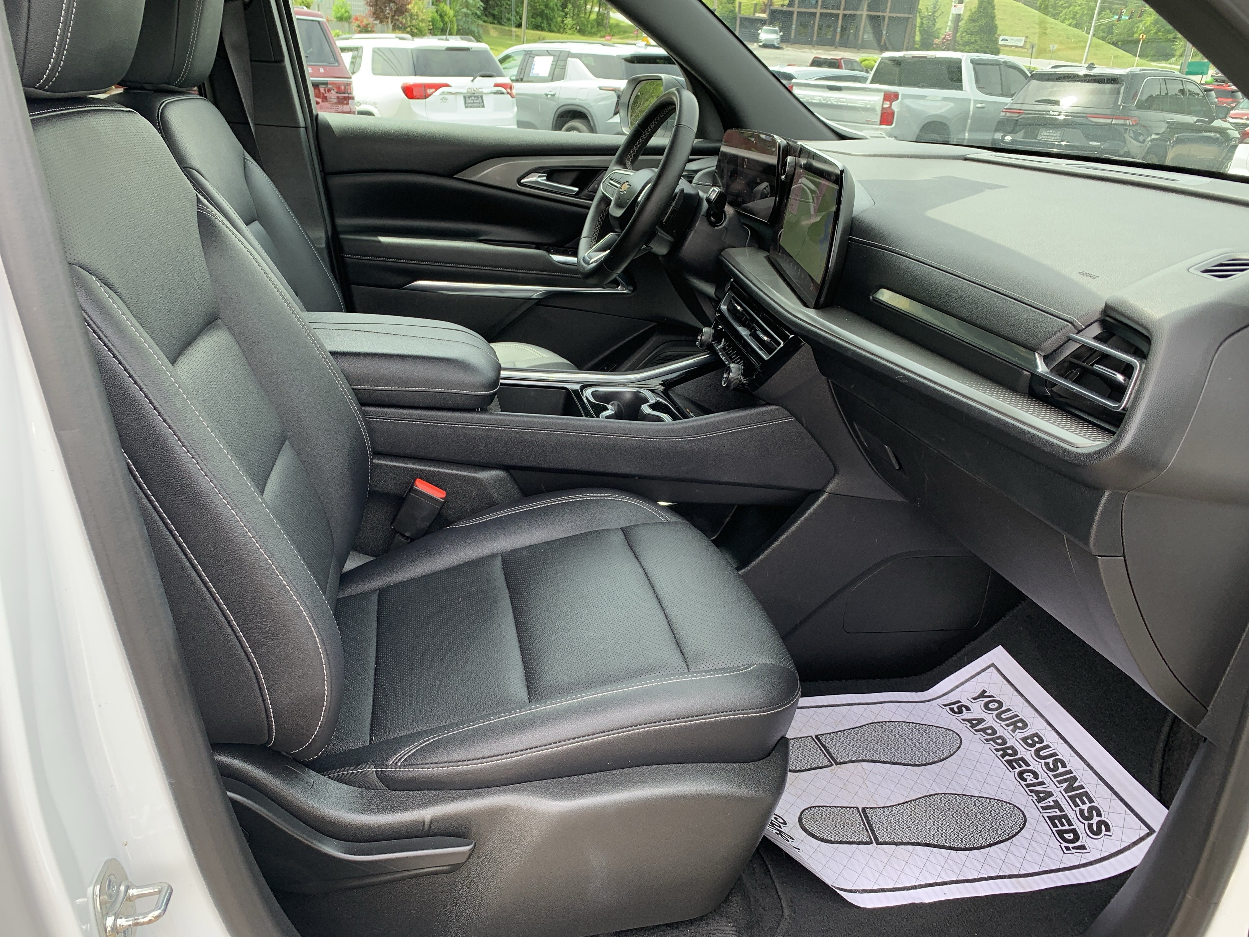 Used 2025 Chevrolet Traverse LT FWD image 45