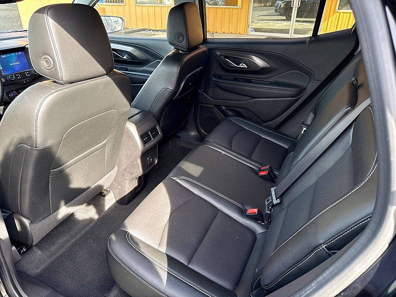 Used 2024 GMC Terrain SLT image 12