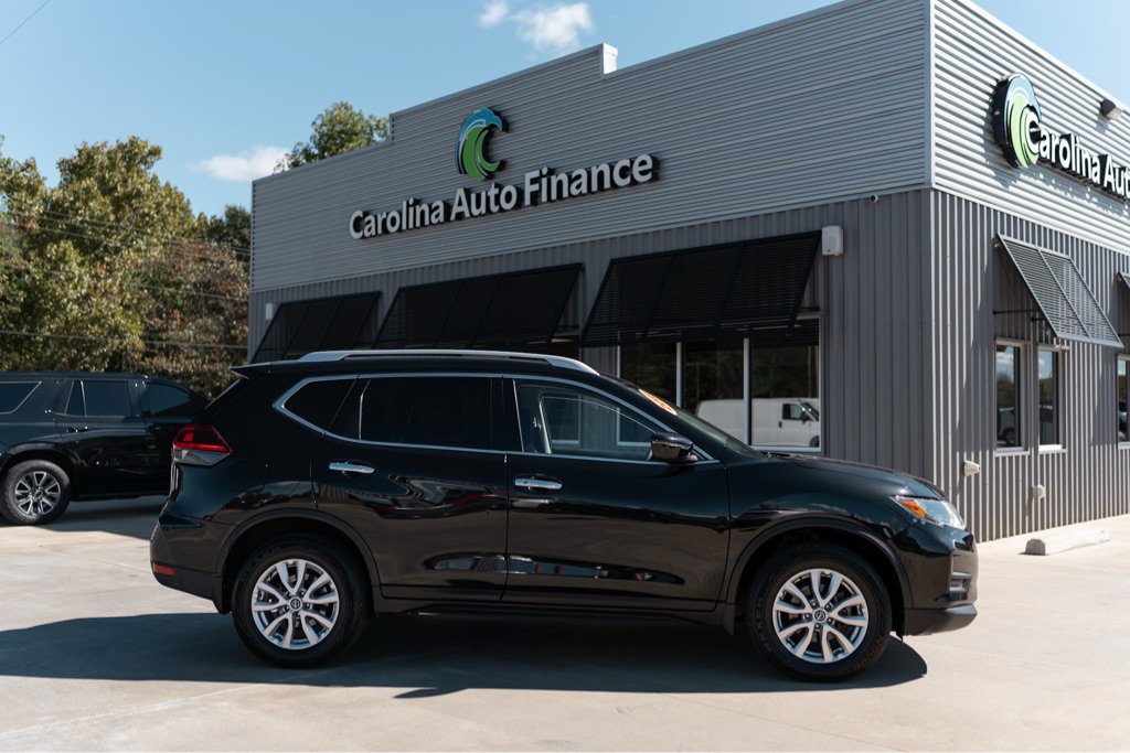 Used 2018 Nissan Rogue SV image 4
