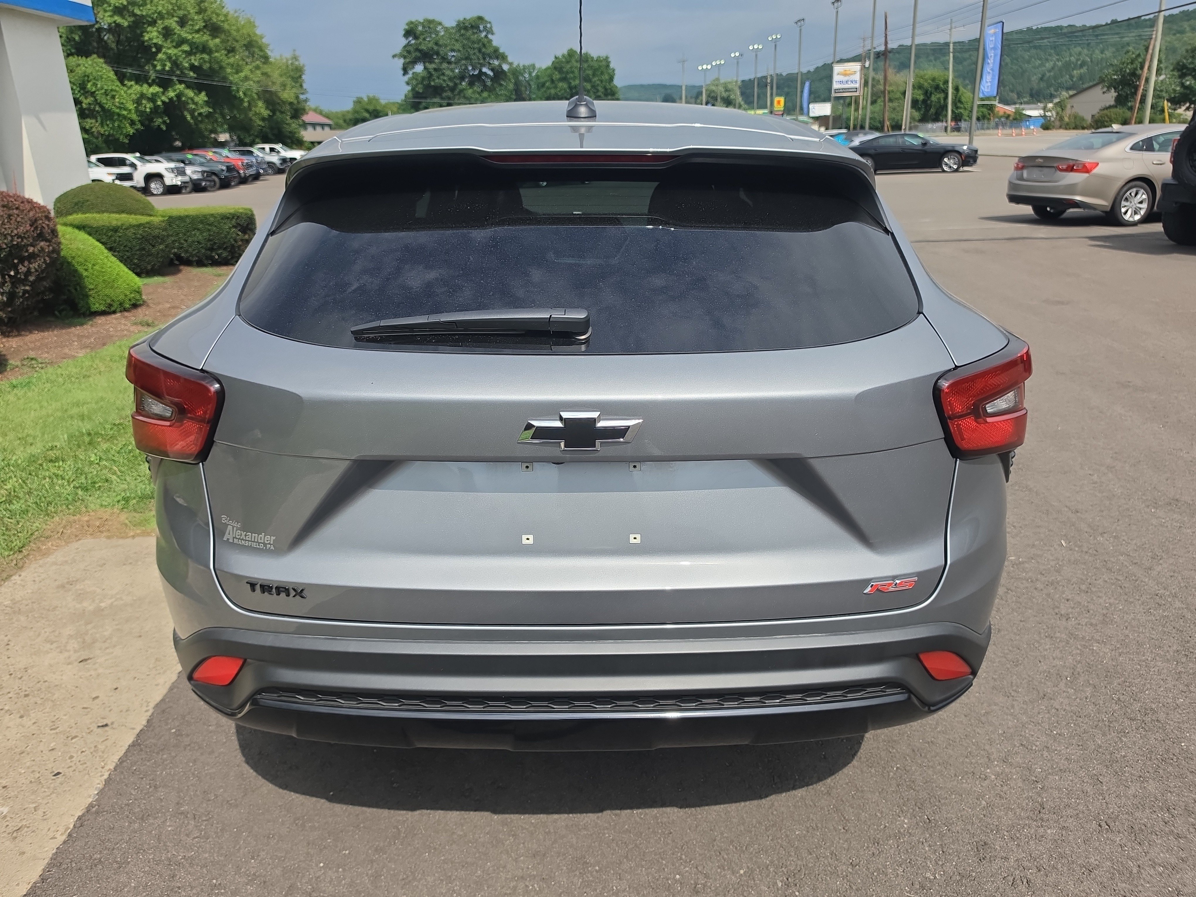 Used 2026 Chevrolet Trax RS w/ Sunroof Package FWD image 4