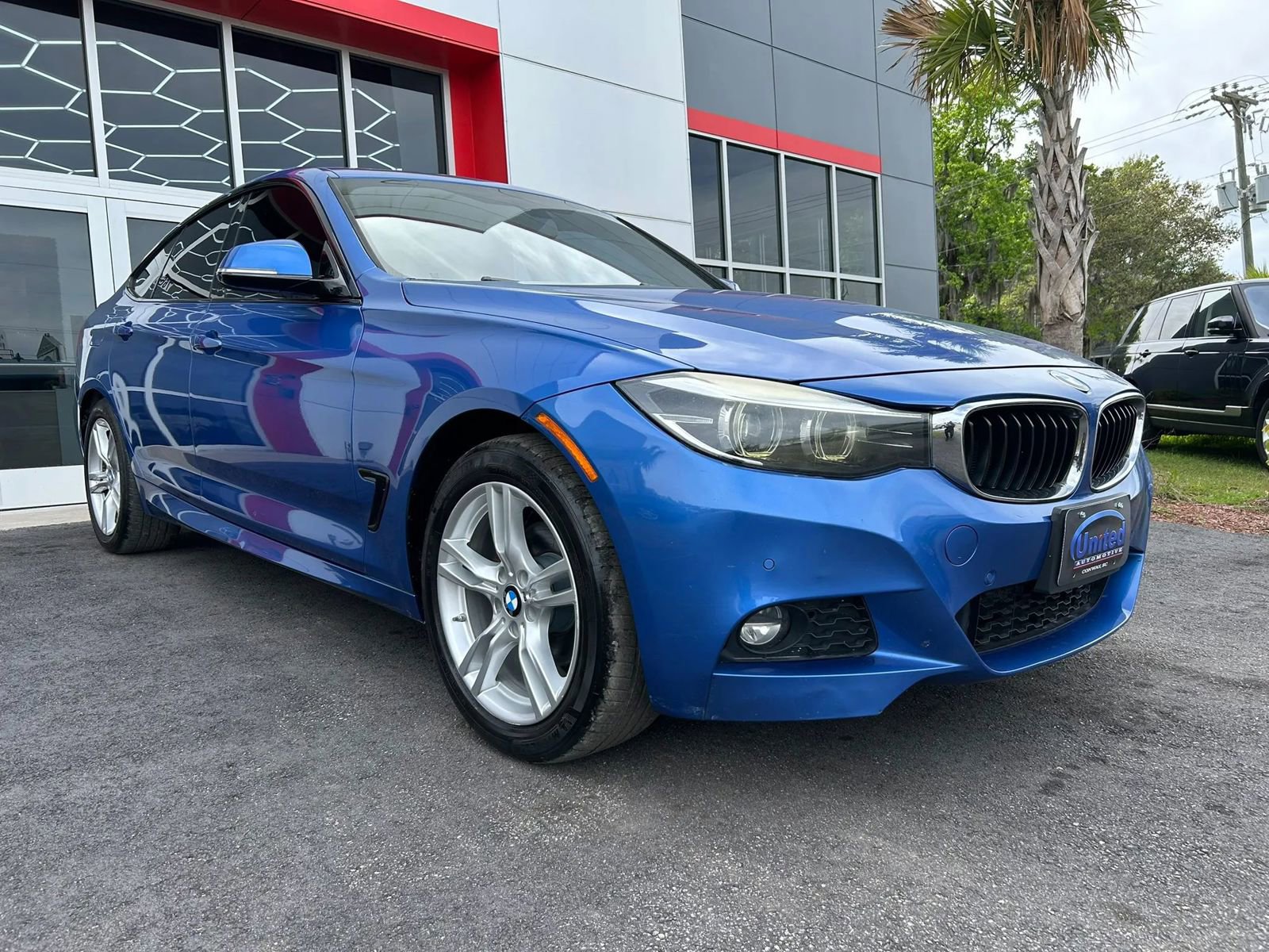 Used 2017 BMW 330i Gran Turismo xDrive image 3