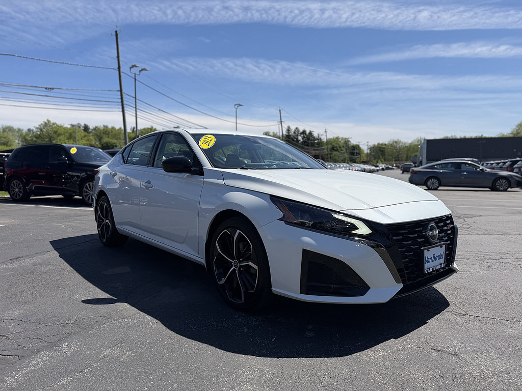 Used 2023 Nissan Altima 2.5 SR w/ SR Premium Package AWD/4WD image 9
