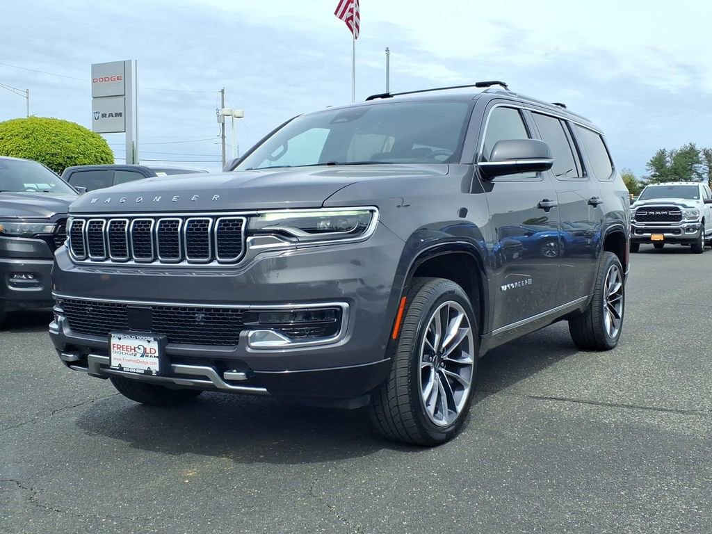 Used 2022 Jeep Wagoneer Series III w/ Premium Group I AWD/4WD image 3