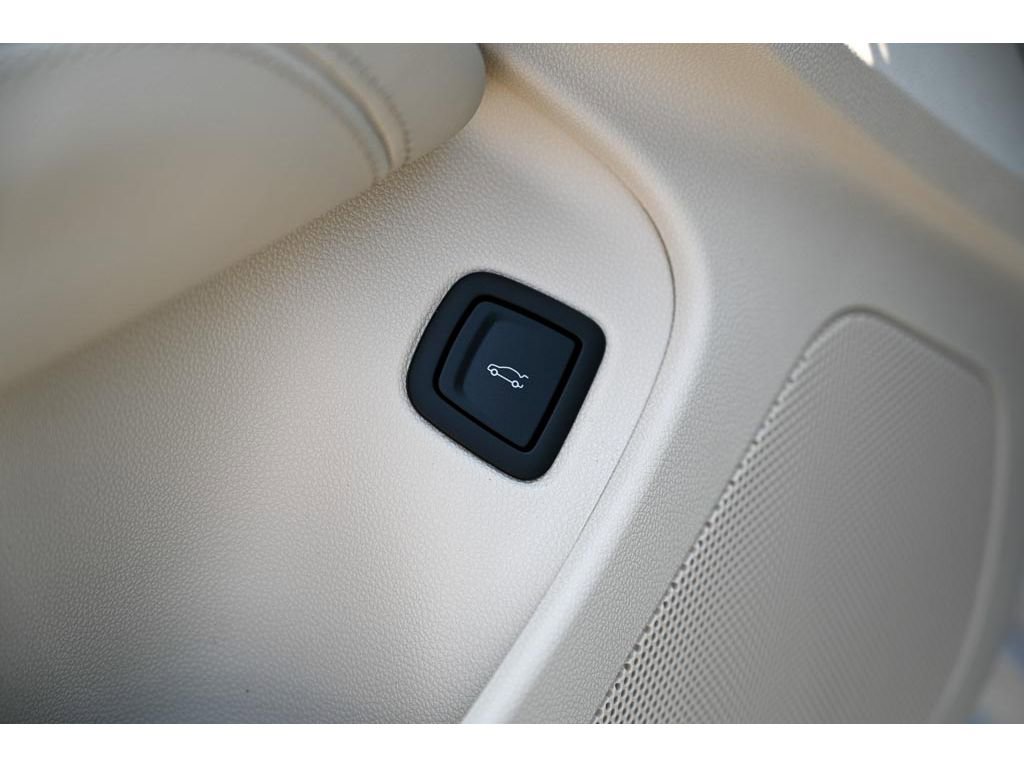 New 2025 Cadillac CT4 Premium Luxury image 16